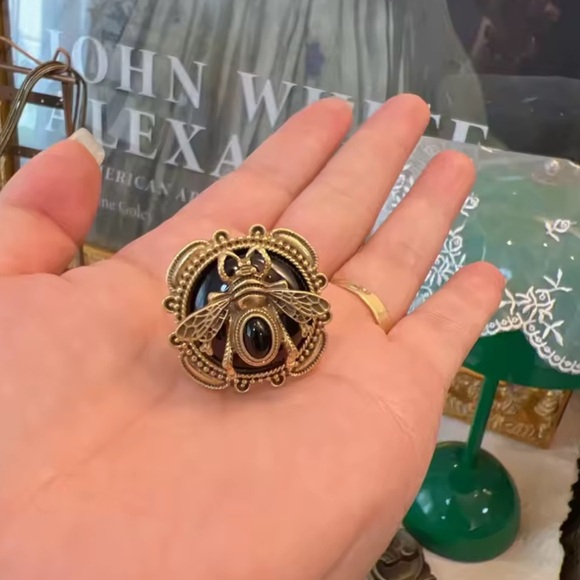 Antique Black Royal Bee Brass Ring - Picture 6 of 7